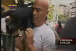 Carlos Chacón, camarógrafo de VTV momentos antes de ser agredido.