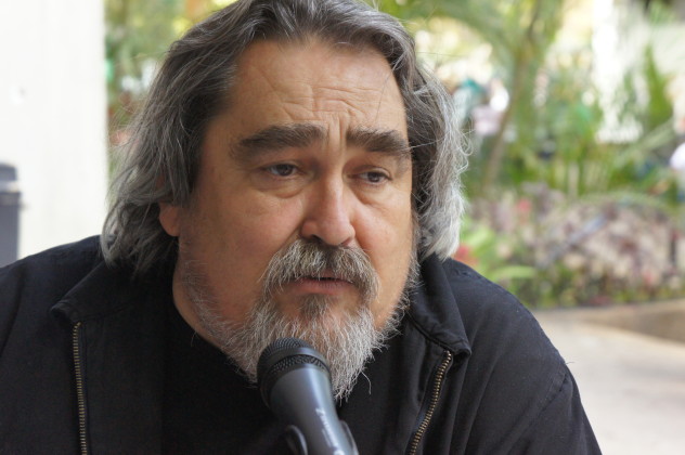 El escritor Federico Ruiz Tirado, entrevistado por Randolph Borges y Enza García (Foto: Luigino Bracci)