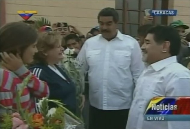 Maradona junto a Rosinés Chávez y Doña Elena de Chávez