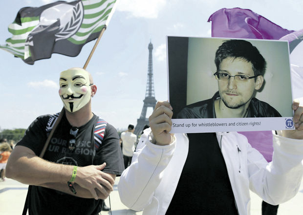 FranciaActivistas-NSA-Edward-Snowden-AFP_ECMIMA20130709_0060_4