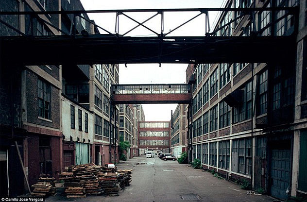 La fábrica Packard, hoy una de las más tremebundas ruinas industriales del planeta. (Daily Mail)