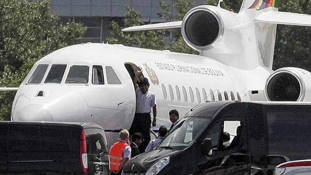 Evo Morales y sus acompañantes estuvieron 13 horas retenidos en un aeropuerto en Austria. Foto: Agencias
