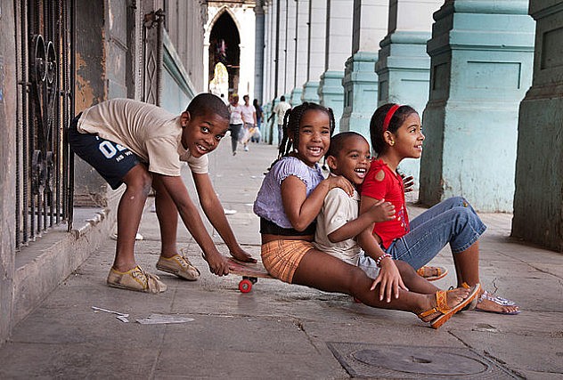 Niños en La Habana. Foto: Jorge Royan