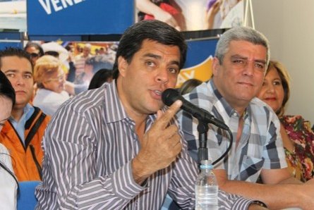 Oscar López junto a Rafael Marquina