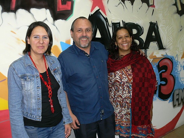 Ignacio Barreto junto a  Aracelis García (Der.) y Yamila Bonilla (Izq.), directora de Información del MPPC. Foto: Daniel Liendo