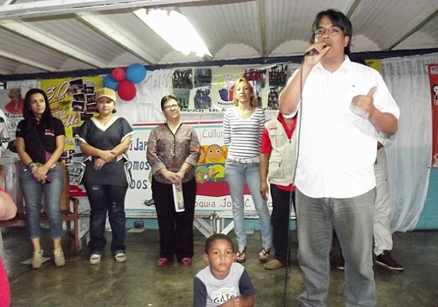 Foto Vice ministro Nestor Viloria se dirige a los presentes  en la Escuela Madre Marea