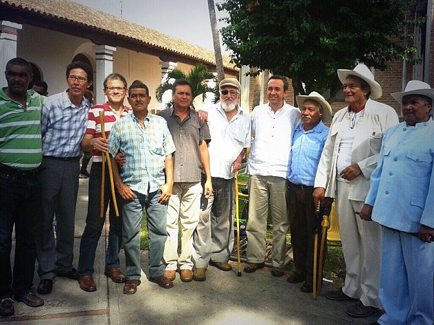 Barbarito con maestros del garrote I Encuentro Nacional de Garrote. Foto: @mppculturalara 