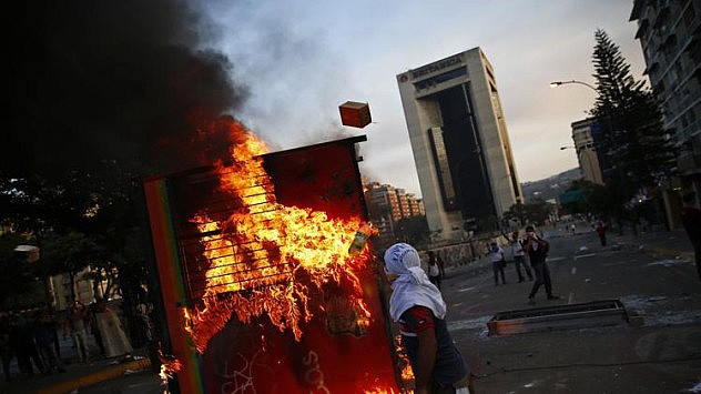 2014-03-10T001241Z_337106728_GM1EA3A0MOI01_RTRMADP_3_VENEZUELA-PROTESTS