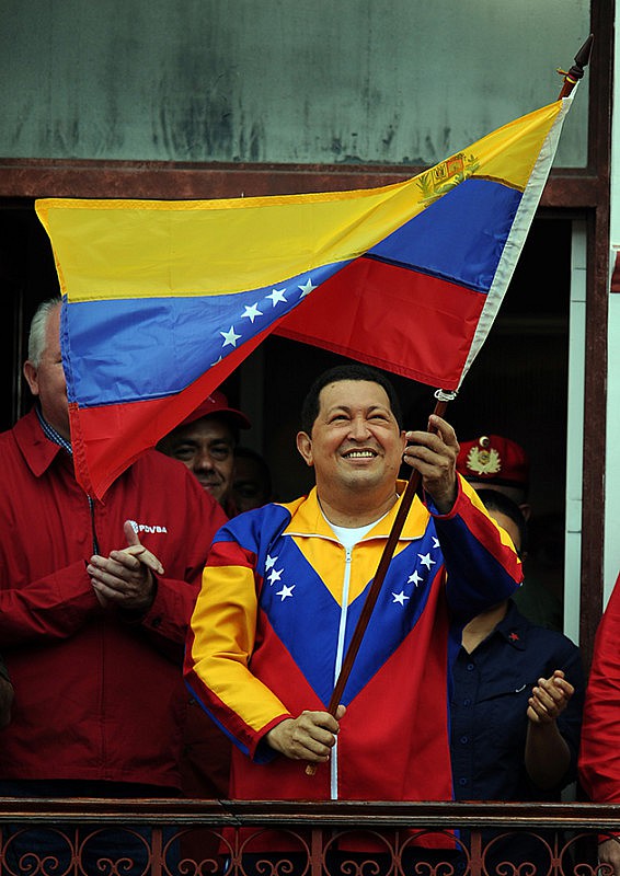 Chávez-y-la-bandera