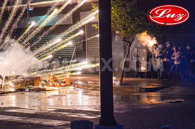 1398058958-clashes-in-venezuela-continue-during-holy-week_4526217 (1)