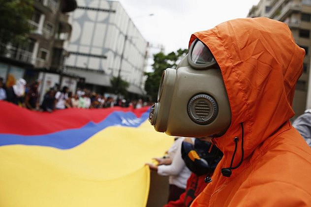 2014-05-12T201226Z_854852820_GM1EA5D0BMH01_RTRMADP_3_VENEZUELA-PROTESTS