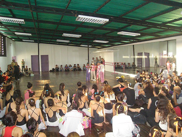 La Escuela Nacional de Danza se unió al festejo regional