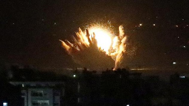 Misil israelí explota en edificios palestinos  este jueves (AFP /Thomas Coex)