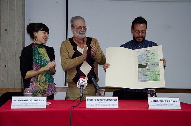 Premiacion de Poesia Fernando Paz Castillo y Bautizo del Libro Los Plegamientos del Agua baja-8