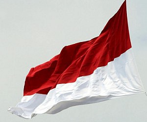 380px-A-Indonesia_bandera2