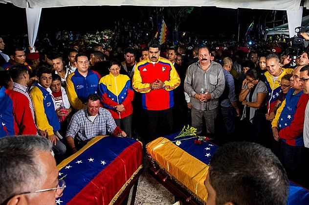 Maduro-entierro-robert-serra