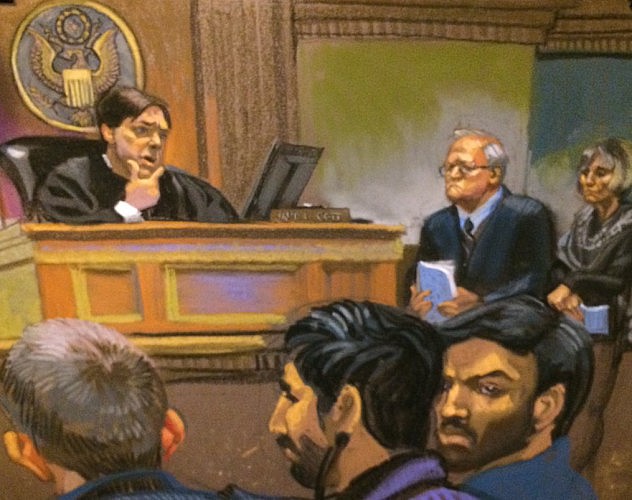 Boceto por Christine Cornell retratando a los dos imputados. En los tribunales de Nueva York los juicios son públicos, pero está prohibido incresar con cámaras fotográficas o celulares, por lo que los juicios se reseñan con dibujos como éste.