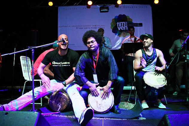 Cierre del FIMVEN Tarima de Salsa y Tambores con Afrocódigos. Foto: Milangela Galea