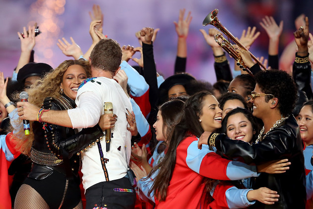 SANTA CLARA, CA - FEBRUARY 07: (L-R) Beyonce hugs Chris Martin of Coldplay while Bruno Mars hugs fans following the Pepsi Super Bowl 50 Halftime Show at Levi's Stadium on February 7, 2016 in Santa Clara, California. (Photo by Streeter Lecka/Getty Images)