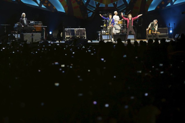 The Rolling Stones perform during a free outdoor concert by the Rolling Stones at the Ciudad Deportiva de la Habana sports complex in Havana, Cuba March 25, 2016. REUTERS/Ueslei Marcelino