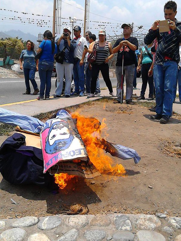 Pueblo de Mérida quemó a judas Leopoldo López y Ramos Allup. Foto: @RedpresNoticias