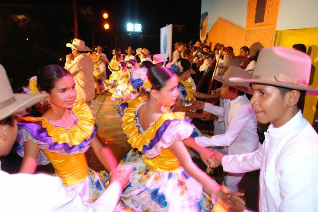 en-el-festival-infantil-los-nic3b1os-exponen-sus-talentos-para-el-baile-y-la-mc3basica-llanera-foto-fundacic3b3n-ferias-en-elorza