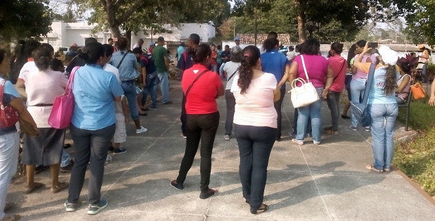 F1- Los yaracuyanos acudieron a las plazas Bolívar de sus municipi