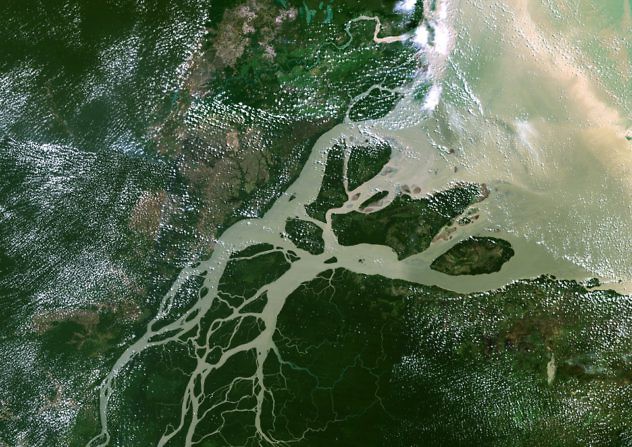 Amazon delta. True colour satellite image of the mouth of the Amazon River in Brazil. Composite image compiled from LANDSAT data taken between 1986 and 2001.