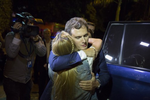 VENEZUELA, Caracas: Spanish politician and candidate for prime minister of Spain Albert Rivera (R) embraces Lilian Tintori (L), wife of jailed Venezuelan opposition leader Leopoldo Lopez, as they attempt to visit political prisoner Daniel Ceballos, who is under house arrest, in Caracas, on May 24, 2016. - Andrea Hernandez