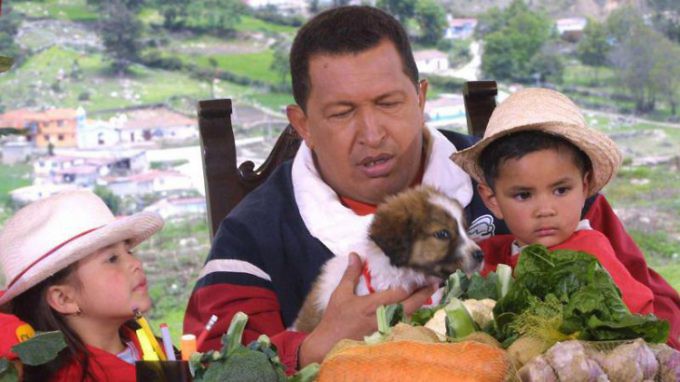 Chavez-con-cachorro-mucuchies-1-730x410
