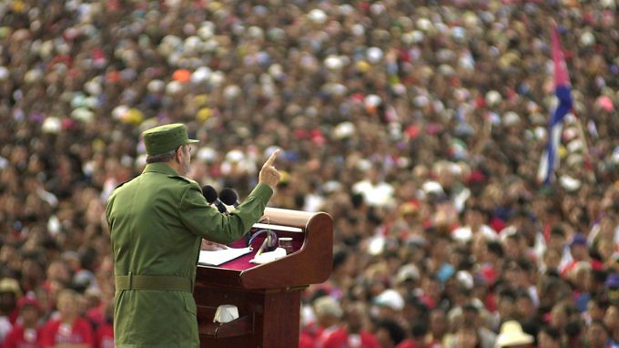 (AP Photo/Cristobal Herrera, 8 de junio de 2002 en Santiago de Cuba)