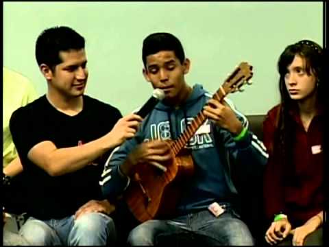 Maduro con liceistas: lee poema de niña de 12 años y escucha a joven de 15 tocar el cuatro