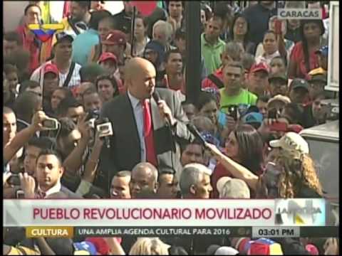 Héctor Rodríguez y Cilia Flores se dirigen al pueblo chavista en afueras de AN tras abandonar sesión