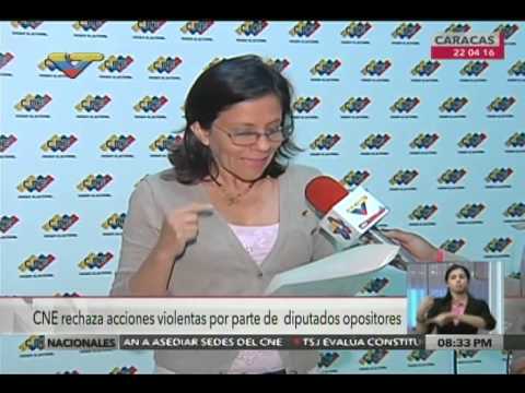 Rectora Sandra Oblitas lee comunicado sobre acciones de diputados encadenados al CNE