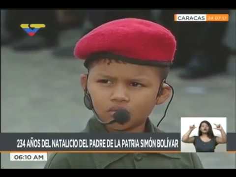 Niños interpretan a Bolívar y Chávez este 24 de Julio de 2017 en el Panteón Nacional