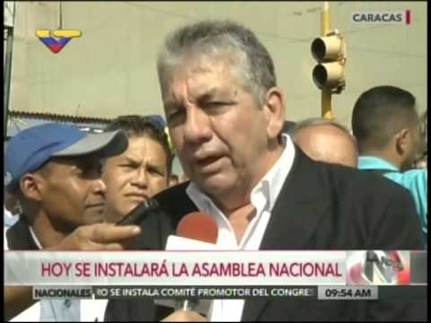 VTV entrevista a opositores Jorge Carbajal y Alfredo Ramos en afueras del Parlamento el 6 enero 2016
