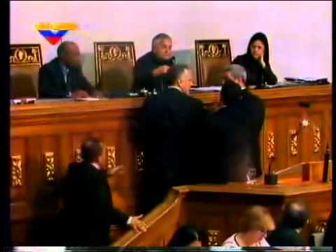 Pelea entre diputados iniciada por Alfonso Marquina, otro video