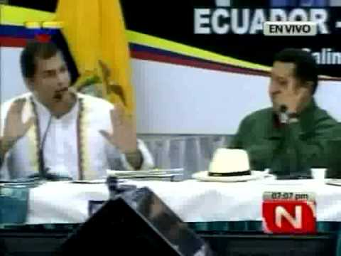 Chávez y Correa bromean con el &quot;eje de la rodilla dañada&quot;