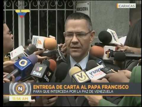 Ernesto Villegas entrega en Nunciatura carta de Maduro al Papa Francisco sobre niños y oposición