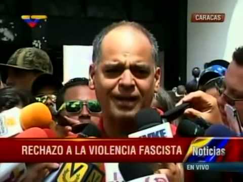 Andres Izarra denuncia daños al Hotel Alba Caracas y Teatro Teresa Carreño por grupos opositores