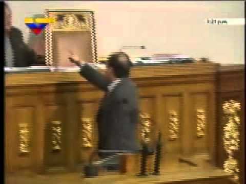 Julio Borges intenta golpear a Fernando Soto Rojas, Presidente de la Asamblea Nacional