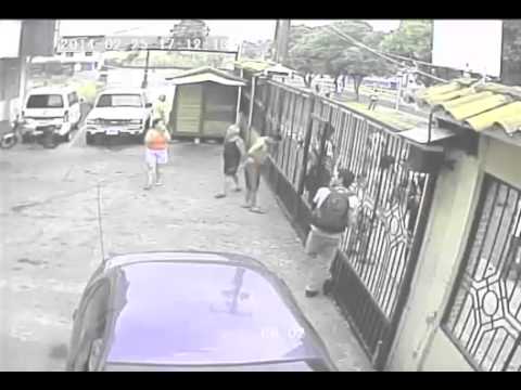 Golpean y roban a GNB en Av Los Agustinos de San Cristóbal