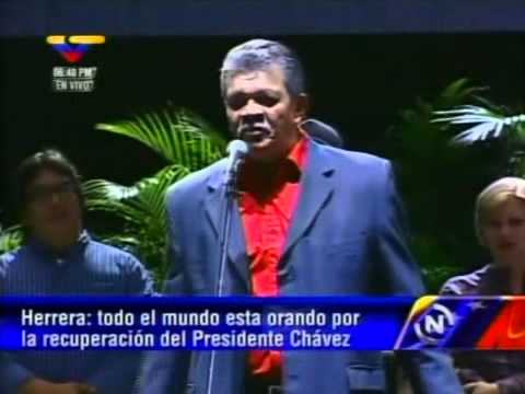 Ernesto Villegas, Earle Herrera y William Osuna en la Plaza Bolívar de Caracas
