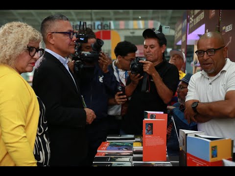 Ministro Ernesto Villegas inaugura feria Expoesía en el Celarg
