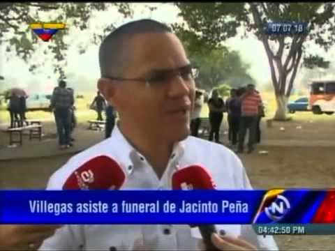 Ministro Villegas acudió al funeral de Jacinto Peña, a quien quemaron su autobus en 2002