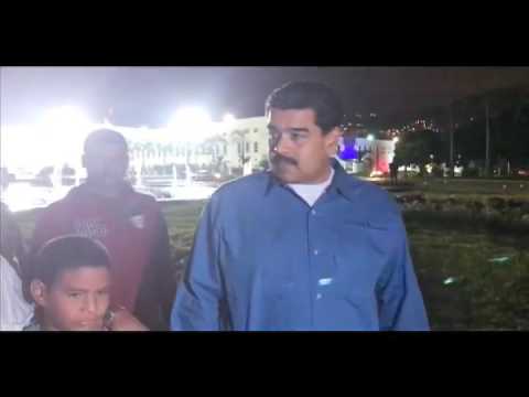 Maduro entregó nueva autobuseta a transportista a quien opositores se la quemaron el sábado