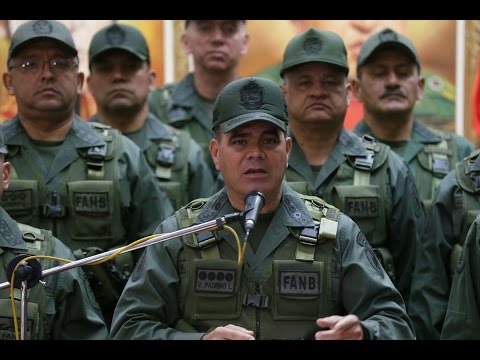 Padrino López y el Alto Mando Militar leen comunicado exhortando a respetar la Constitución