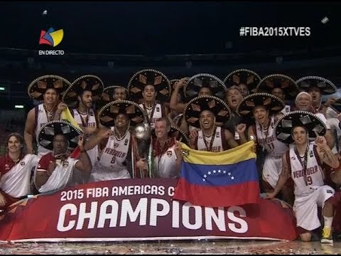 Premiación de Venezuela tras su victoria en Preolímpico Baloncesto México 2015