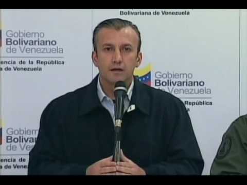 Vicepresidente venezolano muestra a opositores destruyendo pupitres de liceo Gustavo Herrera