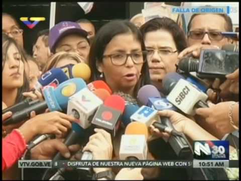 Canciller Delcy Rodríguez denuncia a Henry Ramos Allup en la Fiscalía